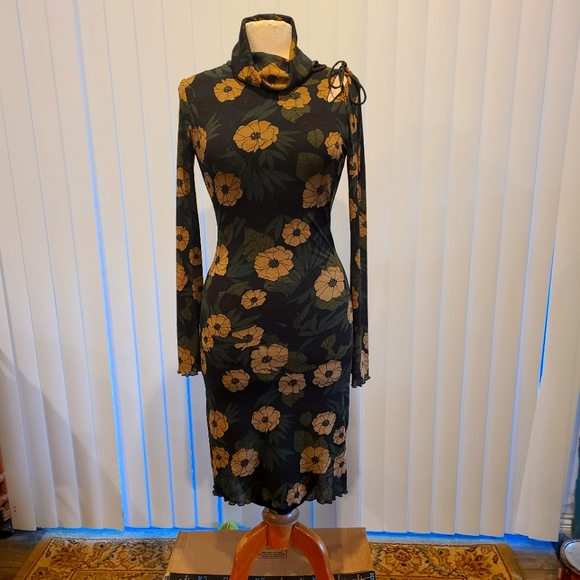 Dress - Picture 1 of 7